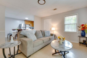 Townhome with Porch 2 Mi to Central Cedartown!